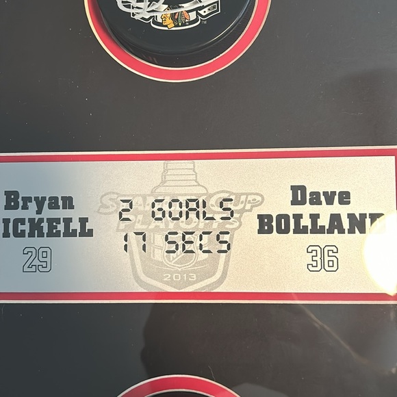 2013 Chicago Blackhawks 17 Secs Autographed Pucks - Picture 5 of 12